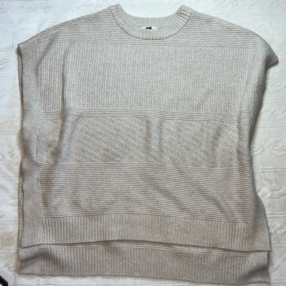 Sleeveless poncho type top